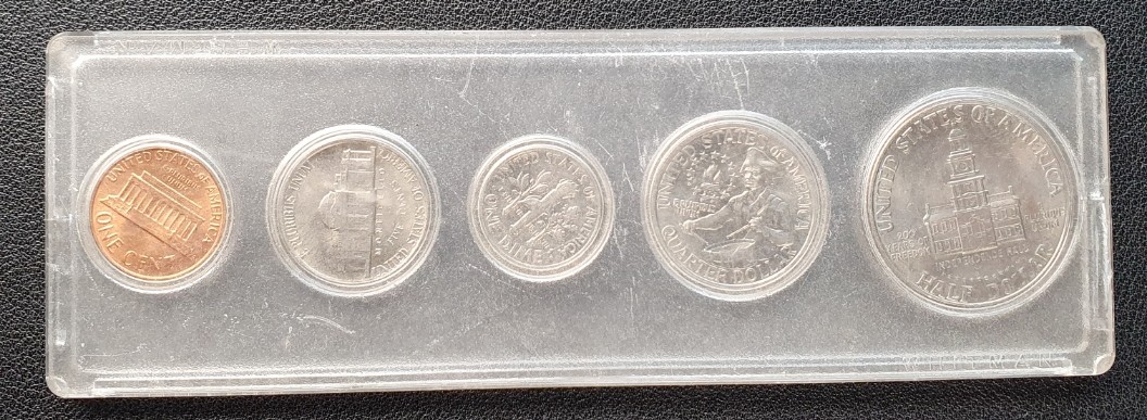  USA Kursmünzen & Gedenkmünzensatz Half Dollar Quarter Dime Five Cents One Cent in Hardcover   