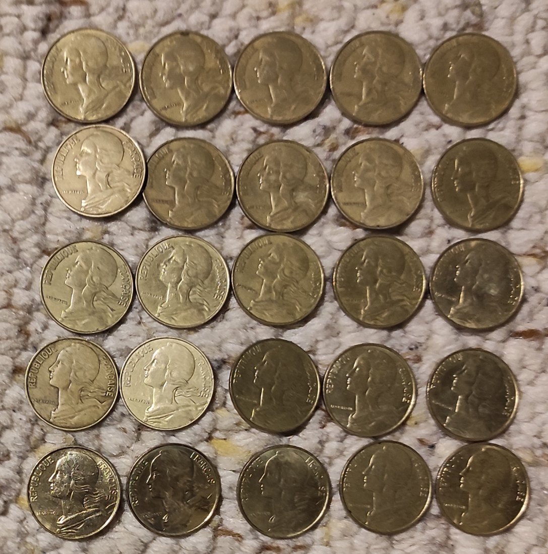  Set 021: Frankreich Münzlot mit 25 x 20 Centimes verschiedener Jahrgänge   