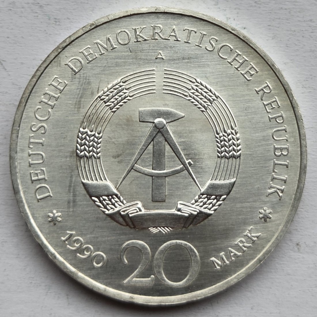  DDR: 20 Mark Brandenburger Tor 1990 in Silber, 18,2 g Feinsilber   