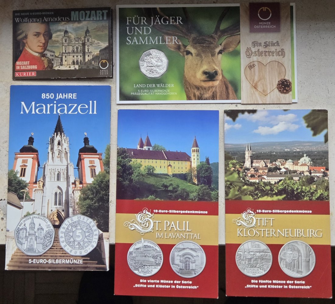  Österreich: Lot aus fünf verschiedenen Euro-Silbermünzen in handgehoben, zusammen 56 g Feinsilber   