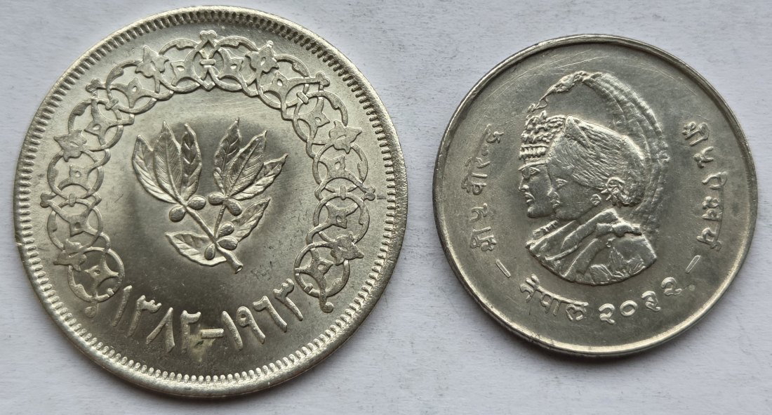  Jemen/Nepal: Lot aus zwei Silbermünzen, zusammen 21,9 g Feinsilber   