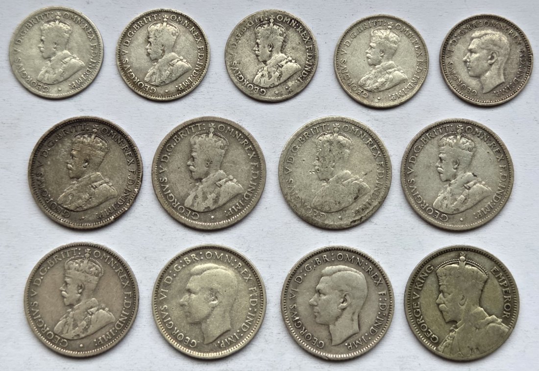  Australien/Neuseeland: Lot aus 3- und 6-Pence-Stücken, zusammen 26,3 g Feinsilber   