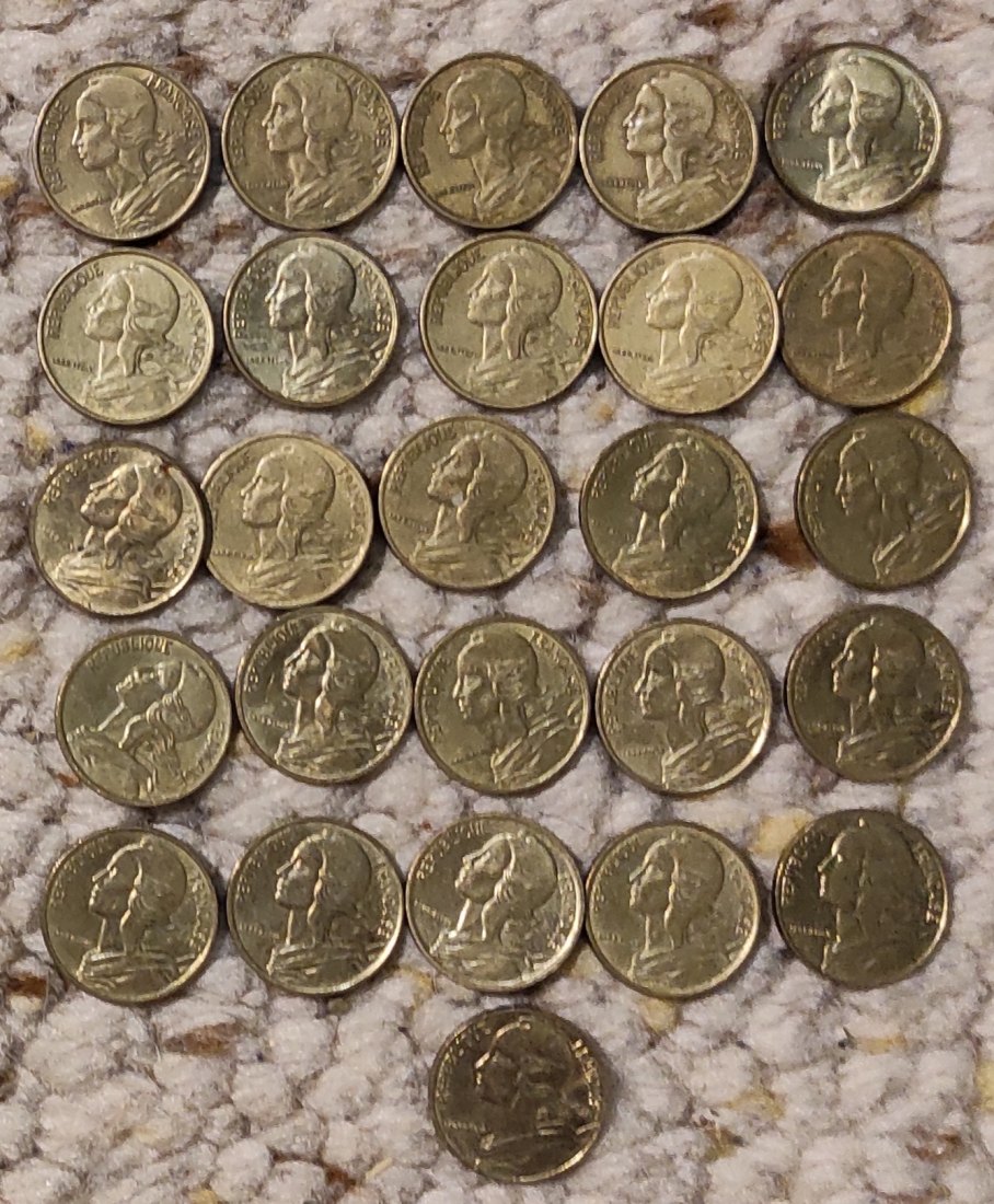  Set 027: Frankreich Münzlot mit 26 x 5 Centimes Münzen verschiedener Jahrgänge   