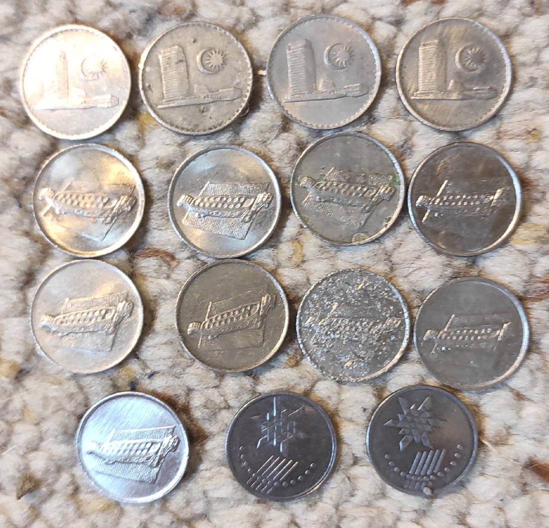  Set 028: Malaysia Münzlot mit 15 x 10 Sen verschiedener Jahrgänge   