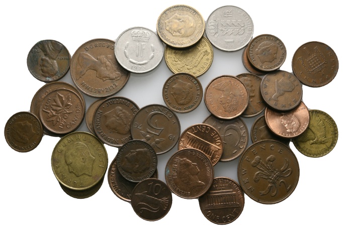  Ausland; Lot (32 Kleinmünzen)   