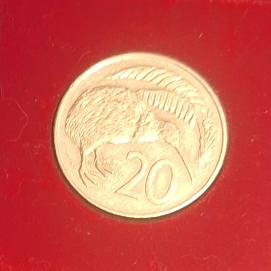  New Zealand, 20 Cent, 1982, ELIZABETH II Commonweslth / KIWI   