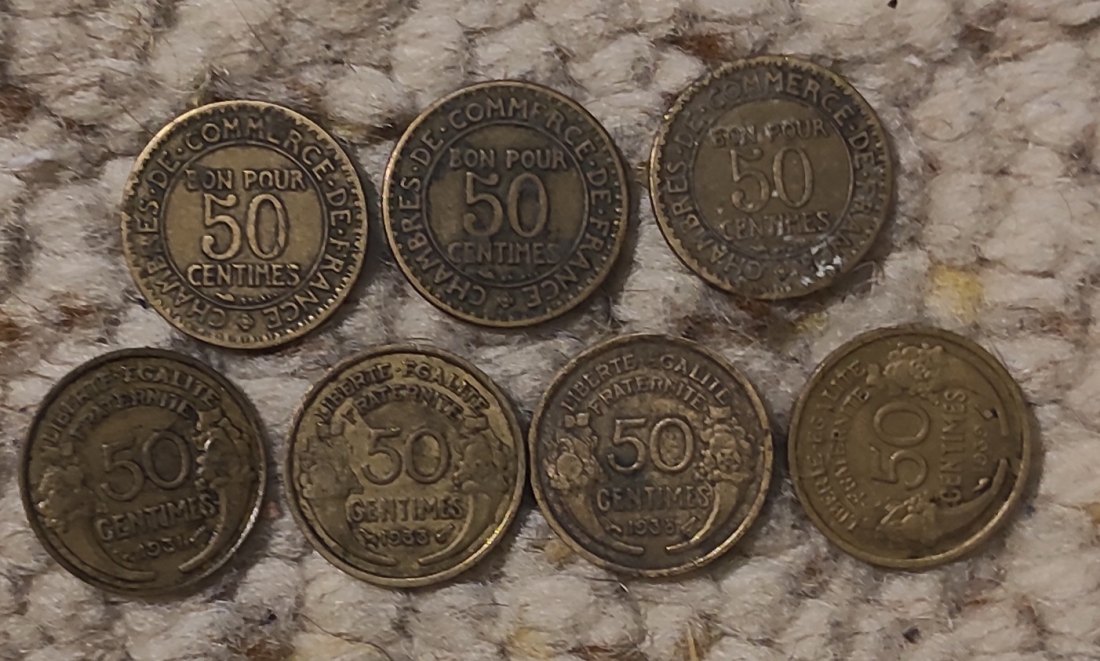  d024: Frankreich Münzlot mit 7 älteren 50 Centimes Stücken verschiedener Prägejahre   