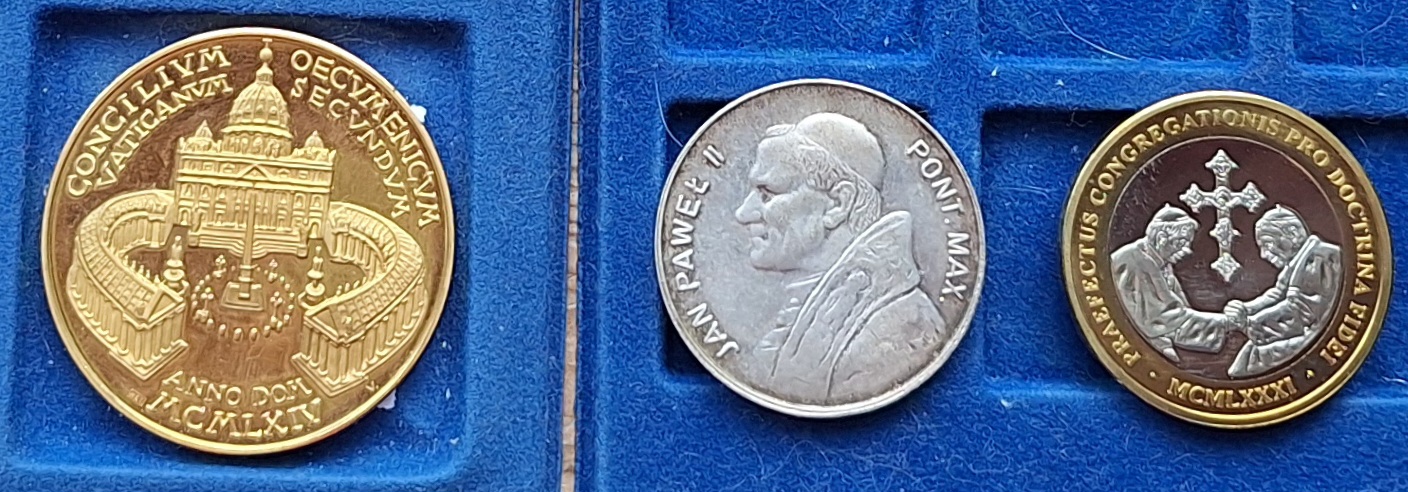  VATICAN Papst Paul VI; Johannes Paul II (Silber) und Benedikt XVI   