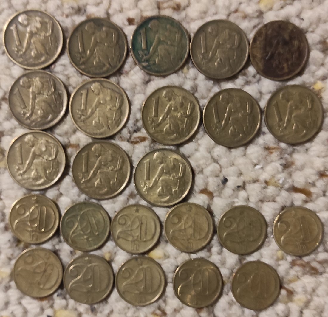  Set 120: Tschechoslowakei Münzlot mit 13 x 1 Krone und 9 x 20 Heller   