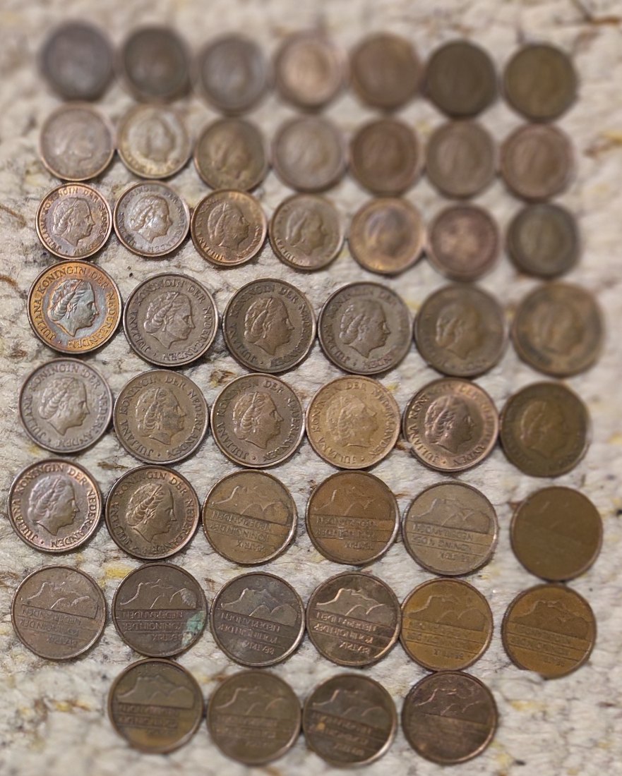  Set 135: Niederlande mot 48 x 1 Cent und 5 Cent Münzen verschiedener Jahrgänge   