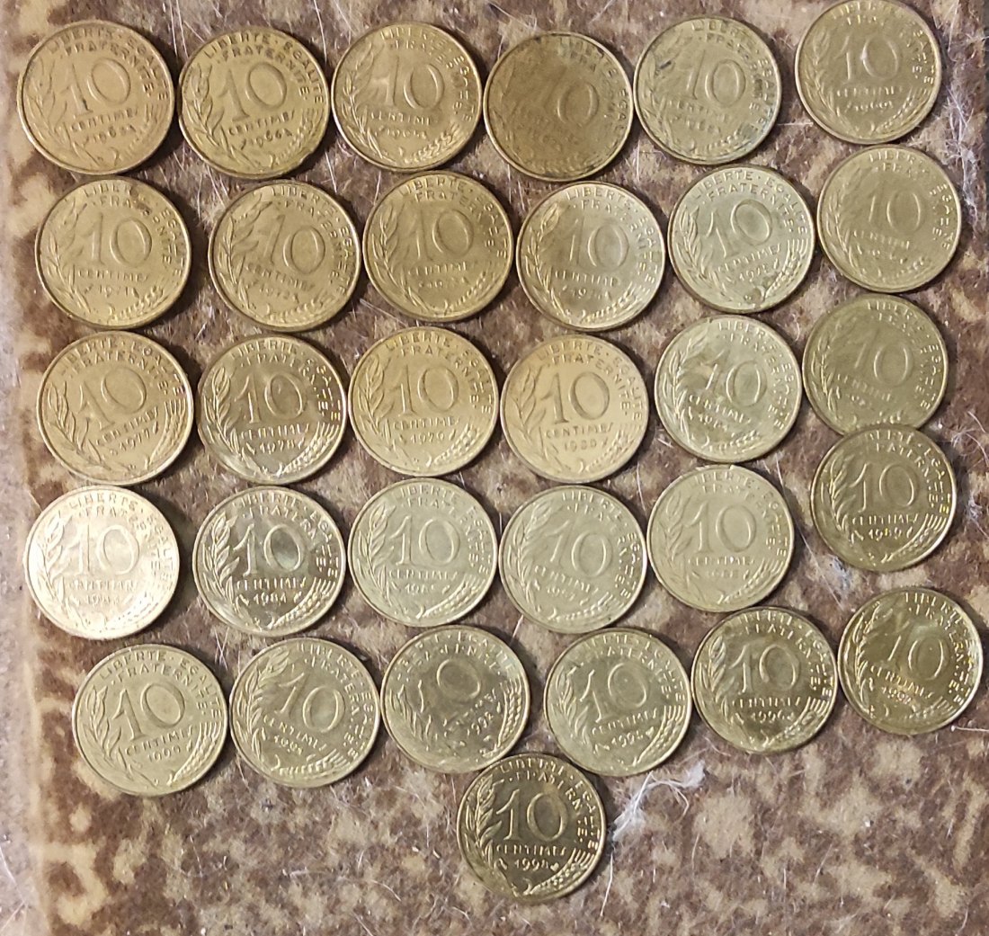  Set 136: Frankreich Münzlot mit 31 x 10 Centimes verschiedener Prägejahre   