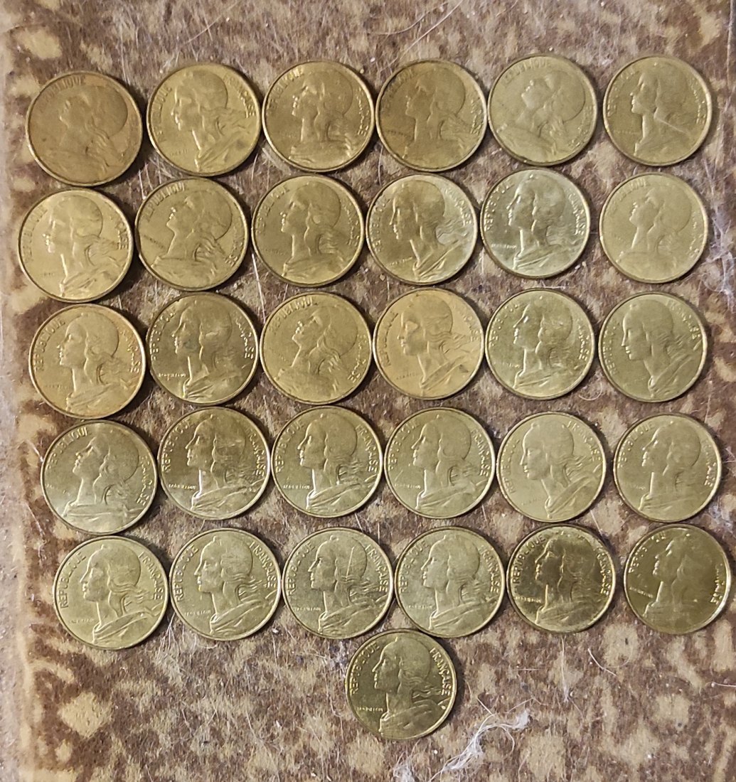  Set 136: Frankreich Münzlot mit 31 x 10 Centimes verschiedener Prägejahre   
