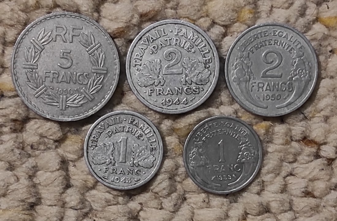 d002: Frankreich Münzlot mit 5 älteren Aluminium-Münzen   