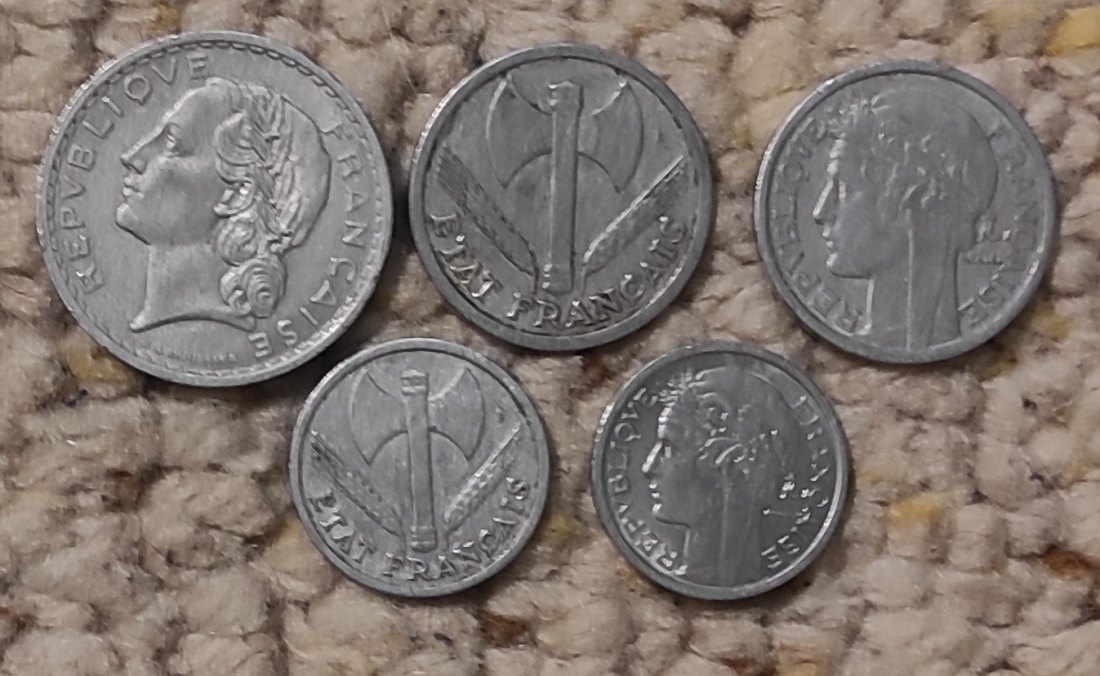 d002: Frankreich Münzlot mit 5 älteren Aluminium-Münzen   